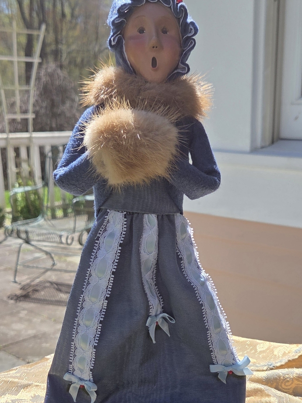 Byers Choice 2002 Victorian Lady